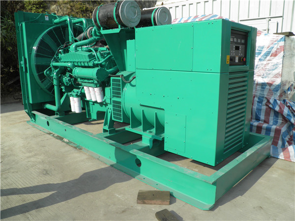 苍梧出租发电机 发电机组厂家：柴油发电机组的控制屏的作用是什么？